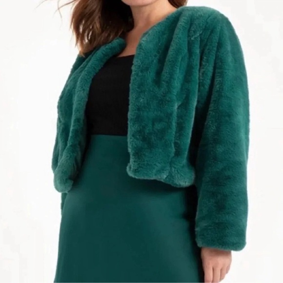 Eloquii Faux Fur Green Cropped Coat Fuzzy Soft Pockets Plus Size 18/20 Holiday - Picture 1 of 13
